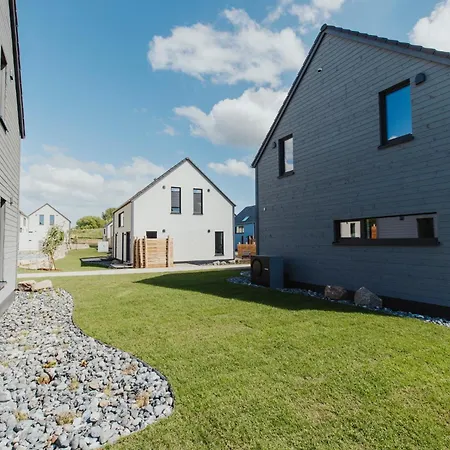 Ferienhaus Neu Rügen Resørt Großzügige, Gemütliche Doppelhaushälfte Peer Mit Terrasse Sagard